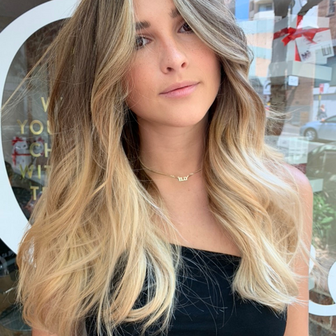 Blonde hairdresser Sydney: Colour Specialist
